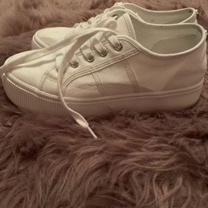 Emmi White Steve Madden Platforms!